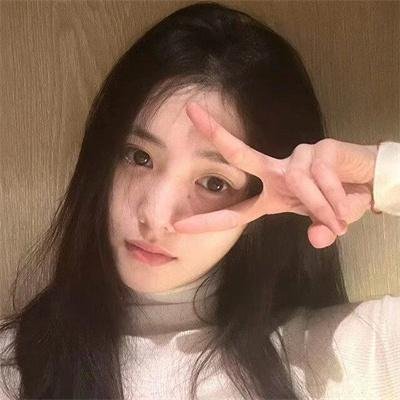 蓝色嘴巴的脸